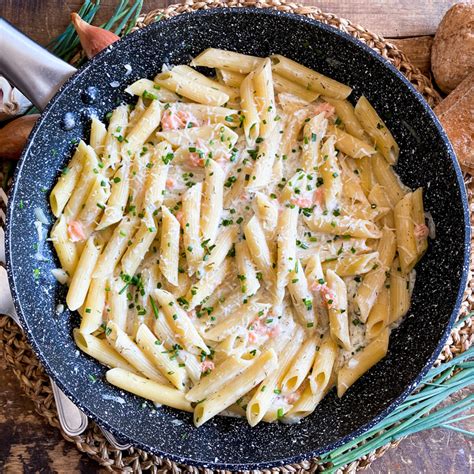 creamy one pan smoked salmon pasta quick and easy 20 minute recipe