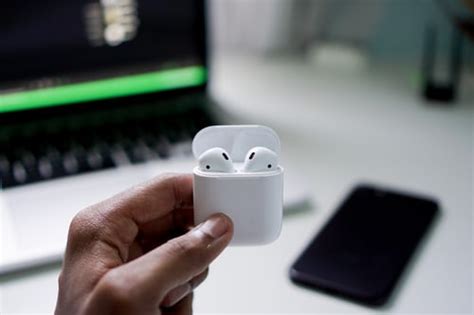 See full list on wikihow.com How To Charge AirPods Without The Case - TechRul