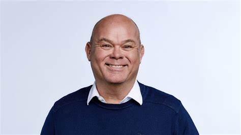 Paul de leeuw verzorgt net als onder anderen glennis grace het zou doodzonde zijn om de humor van paul de leeuw of het talent van glennis grace te concentreren op één moment, zegt rené froger. Paul de Leeuw roept om binnen te blijven voor ouderen ...