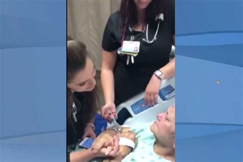 Nurse Sings To Elderly Woman Dying Of Cancer Holds Her Hand Wink News