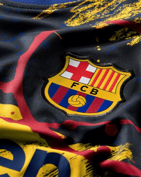 Enjoy watching fc barcelona matches on la liga, copa del rey and champions. Le FC Barcelone dévoile un nouveau maillot pré-match très ...