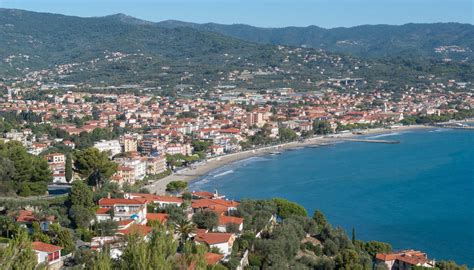 Diano Marina, il borgo oro e turchese della Liguria