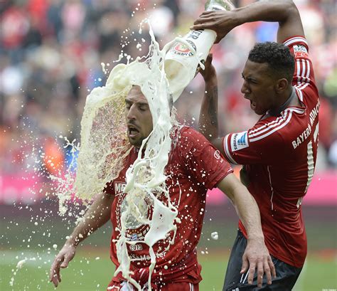 Franck Ribéry furioso por baño de cerveza de Jerome Boateng, pues es