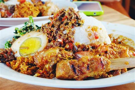 Hai hai sisbrokali ini freezo mau review nasi campur bali @nasiayamkedewatan dan cordon blue dari @thecrepepab.id#review #kuliner #nasicampurbali Icip-icip di Warung Nasi Ayam Bu Oki Bali - Nidyholic