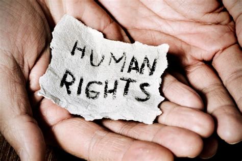 ما هي خصائص حقوق الإنسان مخزن