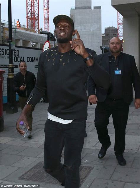 usain bolt enjoys wild night out as he leaves tape nightclub in london daily mail online