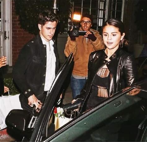 Selena Gomez Gets Over Justin Bieber Enjoys A Dinner Date With David Henrie Bollywood News