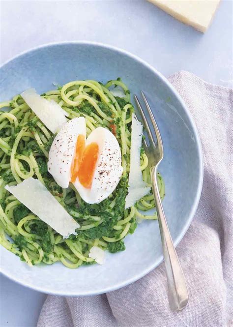 Spaghetti met verse spinazie spekjes ei