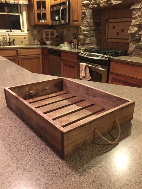 First off, i hope everyone on the east coast is staying safe and dry today!! DIY - Wooden Serving Tray from Pallet Wood? | Wooden serving trays, Wooden pallet crafts ...
