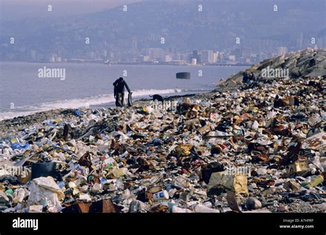 Arabs Trash Hi Res Stock Photography And Images Alamy