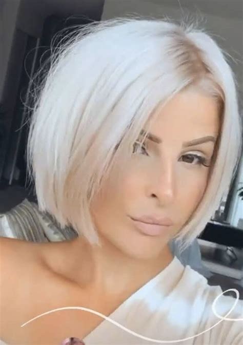 Pin By Marion Lg On Cheveux Chin Length Hair Short Platinum Blonde Hair Edgy Short Hair