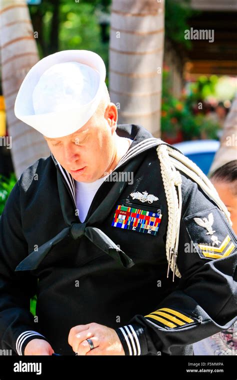Petty Officer Second Class Fotos Und Bildmaterial In Hoher Auflösung