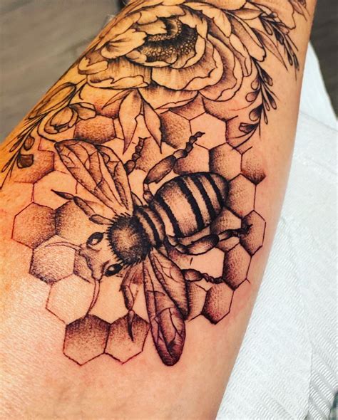 Discover More Than 79 Bee And Honeycomb Tattoo Best Thtantai2