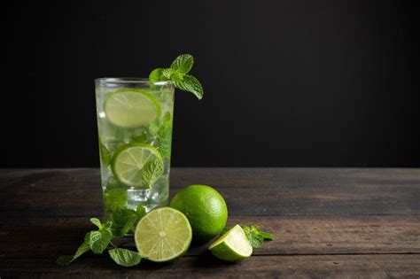 Tak kalah penting, manfaat infused water ternyata bisa mencegah terjadinya penuaan. 3+ Cara Membuat Infused Water, Sehat dan Menyegarkan!