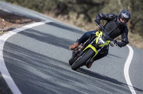 Além do sistema de freios abs, a cb 500f conta com disco flutuante na roda dianteira. HONDA CB500F specs - 2017, 2018, 2019, 2020, 2021 ...