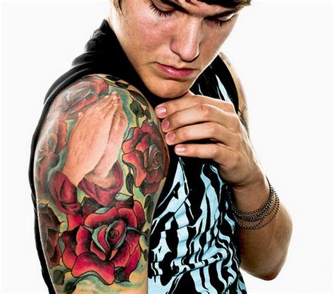 21 Bold Flower Tattoos on Men - Tattoo Me Now