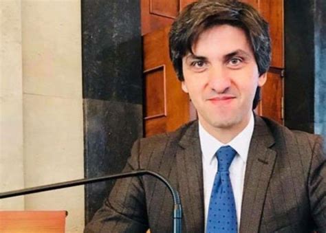 Regole, in particolare quelle sugli spostamenti, meno ferree rispetto ai giorni di zona rossa (come i negozi sono aperti fino alle ore 21, chiusi bar e ristoranti ai quali è però consentito fare servizio di cosa si puà fare in zona arancione: Pescara, zona arancione: "Molti negozi riaperti, sospiro ...