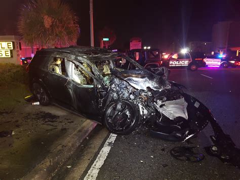 accident leaves woman trapped in burning car woman leaves scene 99 5 wlov