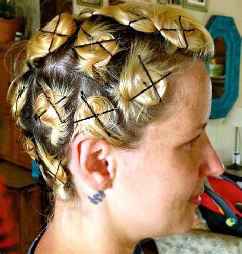 Pincurl Your Own Hair With This Pincurl Tutorial Hair Styles How To