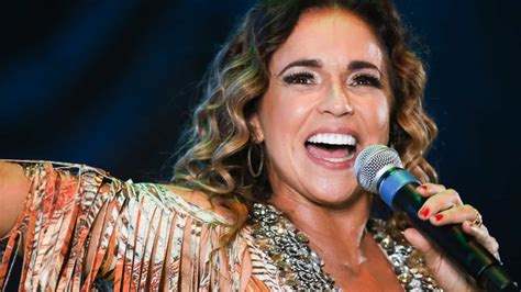 Live de cantora brasileira é eleita uma das melhores do mundo pelo jornal NYT MS Notícias