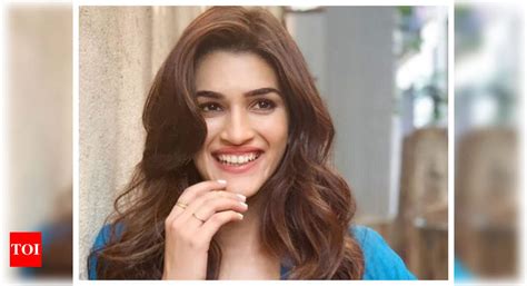 ‘mimi The First Looks Poster Of Kriti Sanons Film Based On Surrogacy Will Impress You Hindi