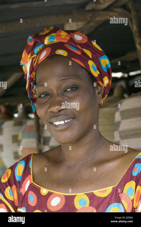 Boubou Senegal Hi Res Stock Photography And Images Alamy