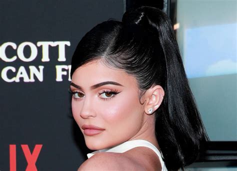 Kylie Jenner Selling Control Of Cosmetics Brand To Covergirl Owner For 600 Million