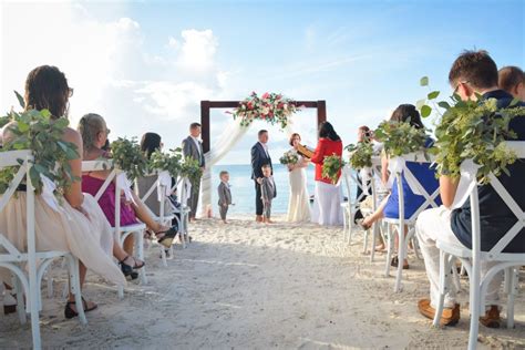 Beach Ceremony Royalton St Lucia In 2019 Real Weddings Wedding Real Couples