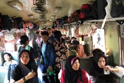 The distance from hat yai to bangkok is 945 kilometres by train. Southern Thai Muslims heading home for Hari Raya ...
