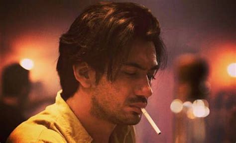 Kalau dosennya kayak reza rahadian, yakin mahasiswanya nggak bakal telat. Reza Rahardian