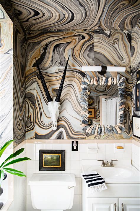 Bathrooms are one of those rooms which are easily overlooked. 8 Thrifty Bathroom Decorating Ideas from a Home in Harlem ...