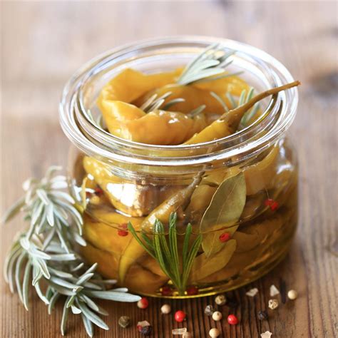 Così li fa un'amica di mia zia calabrese doc. Peperoni sott'olio: la ricetta per preparare i peperoni ...