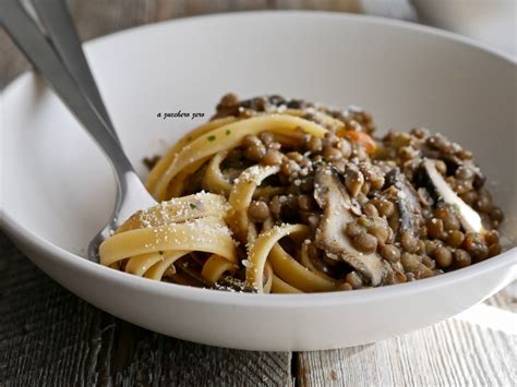 Dopo 30 minuti di cottura del ragù, aggiungete i pisellini ed i funghi nella. Pasta con lenticchie e funghi cardoncelli - a zucchero zero