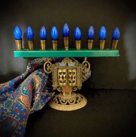 Vintage Hanukkah Menorah Hen Holon Israel Lighted Brass 9 Lights Mcm