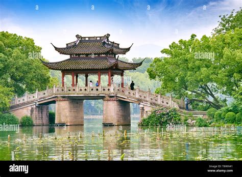 Hangzhou Bridge Hi Res Stock Photography And Images Alamy