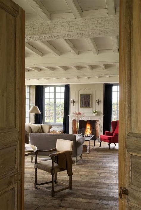 A beamed ceiling features exposed joists or beams which can create visual interest and bring individual flair to your home. Decorating With White Exposed Beam Ceilings | Great rooms ...