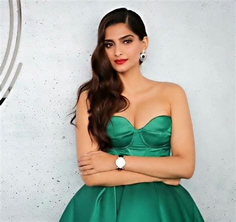 sonam kapoor looks hot sexy in green dress sonam kapoor hot cleavage show cinehub