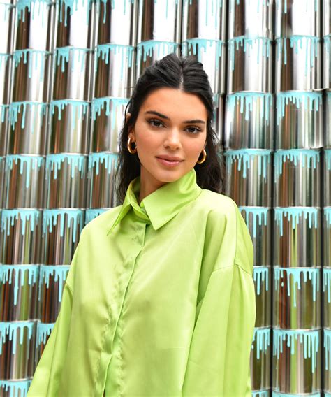 flipboard kendall jenner shows off her toned tummy in a summer chic purple ensemble as she