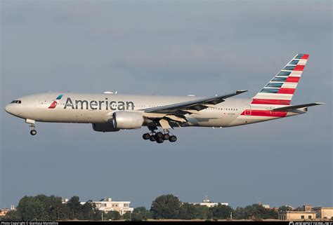It is the world's largest twinjet. N776AN American Airlines Boeing 777-223(ER) Photo by ...