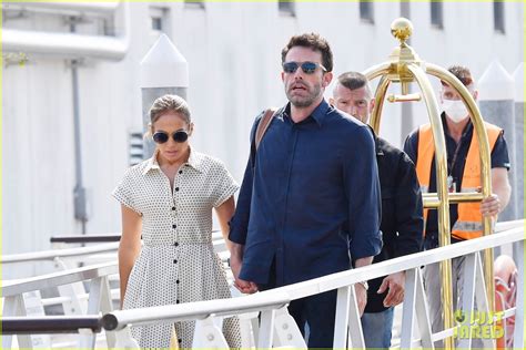 Ben Affleck Jennifer Lopez Kiss Hold Hands While Leaving Venice