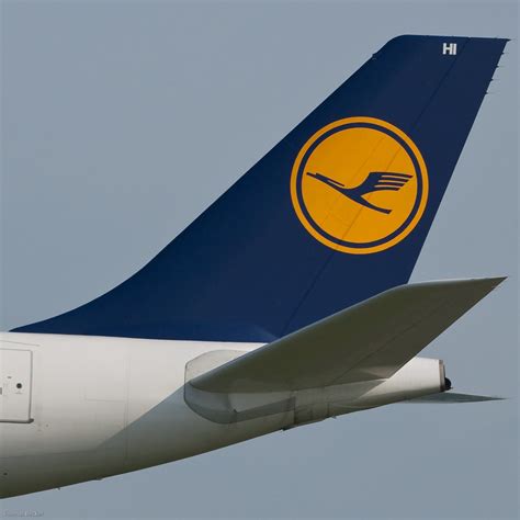 Lufthansa Airbus A340 642 D Aihi 31197 Tail Fin Of Lufth Flickr