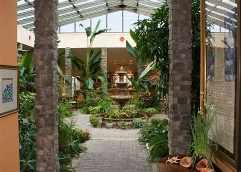 It also houses platinum casino, featuring slots, table games and poker. An atrium with a cute center piece like a fountain would ...