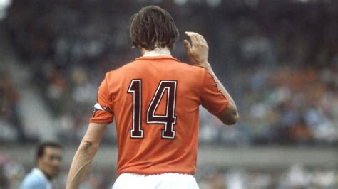 La Historia Del 14 En La Camiseta Del Legendario Johan Cruyff Futbolete