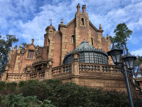 The Haunted Mansion Has Reopened At Walt Disney World Pirates And Princesses