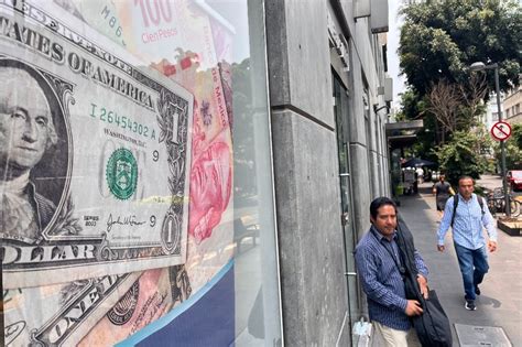 La Jornada Se deprecia 0 47 el peso y se vende en 17 71 por dólar