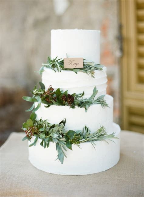 20 Whimsical Winter Wedding Cakes To Love Emmalovesweddings