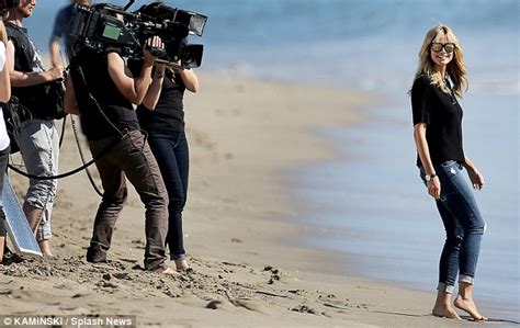 Heidi Klum Gets Behind The Lens To Direct A Steamy Wet And Wild Modelling Shoot Daily Mail Online