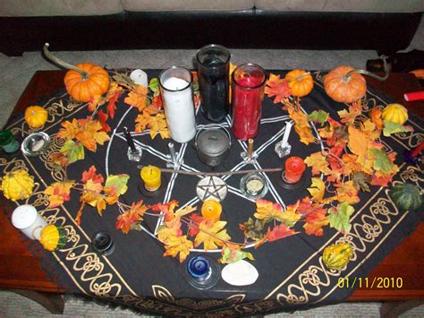 Samahin Altar I Love The Leaves Wiccan Altar Altar Wiccan Crafts