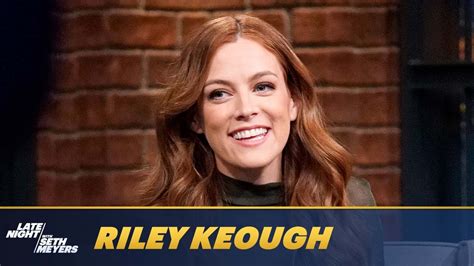 Riley Keough Had To Film An Intimate Scene With Her Husband For Daisy Jones And The Six Youtube