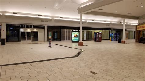 Commercial vendors, designated parking, food, midway rides hours: Chesterfield Towne Center in Richmond, VA : deadmalls